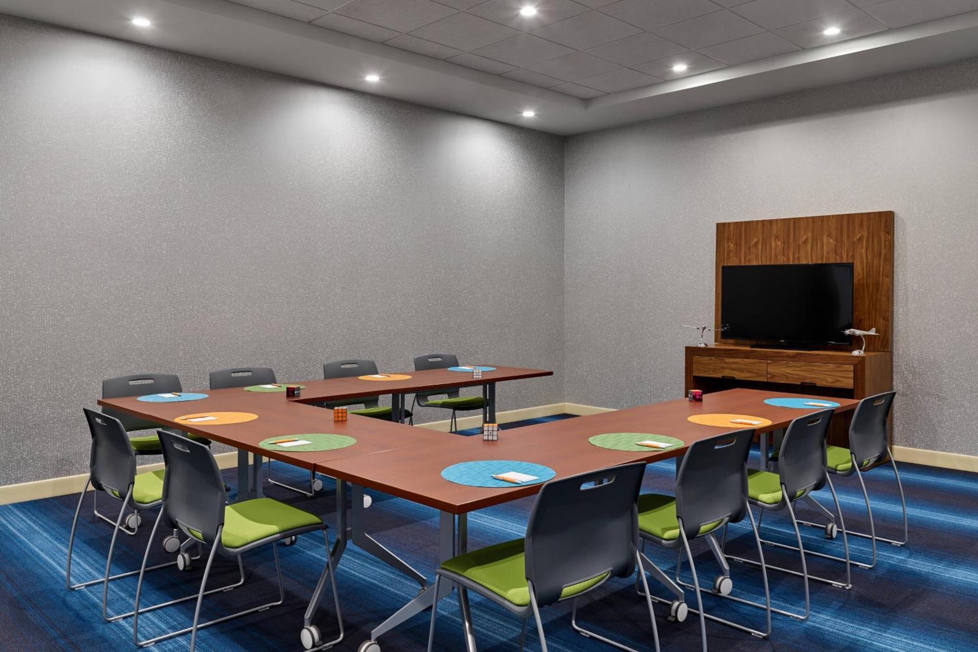 Aloft Downtown Hotel 4*